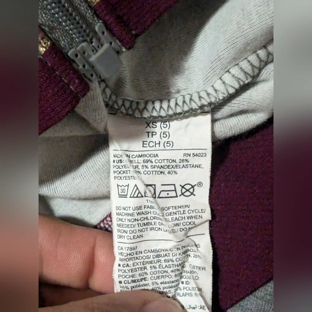 Old Navy Gray Kids Sweatshirt with Maroon Accents